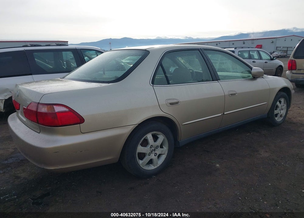 2000 HONDA ACCORD 2.3 SE VIN: JHMCG5677YC013573