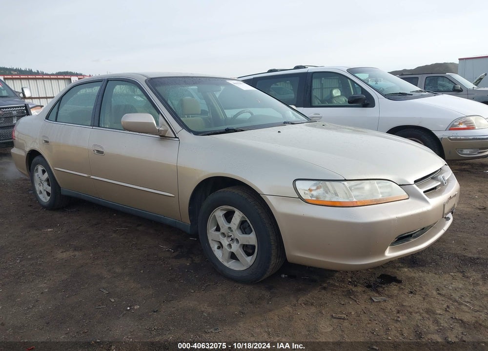 2000 HONDA ACCORD 2.3 SE VIN: JHMCG5677YC013573