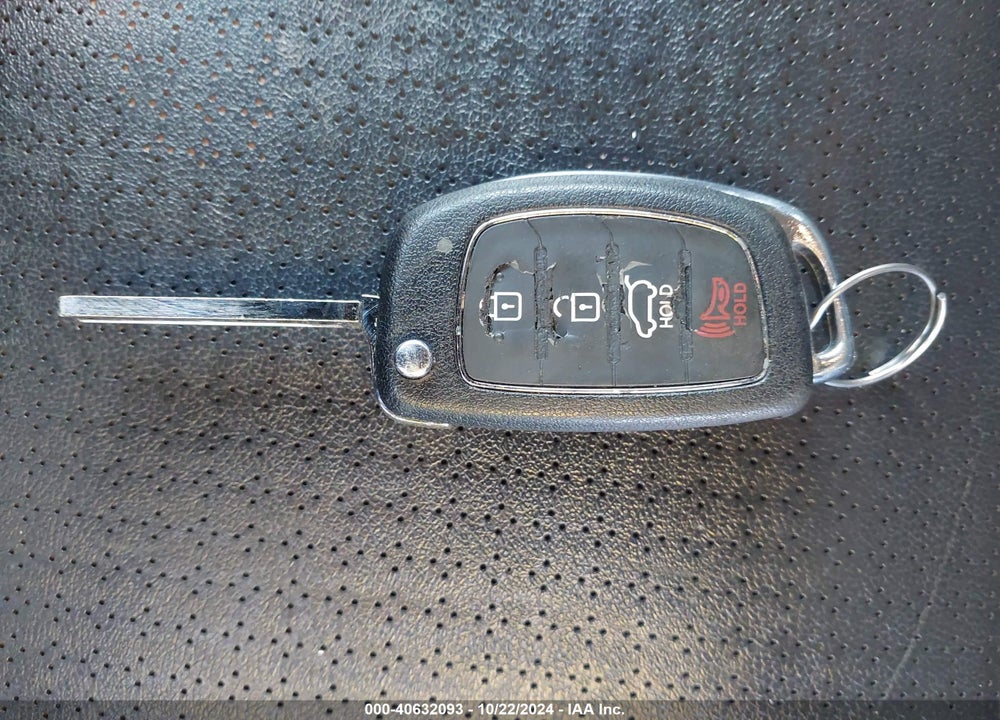 2013 HYUNDAI SANTA FE GLS VIN: KM8SNDHFXDU009762