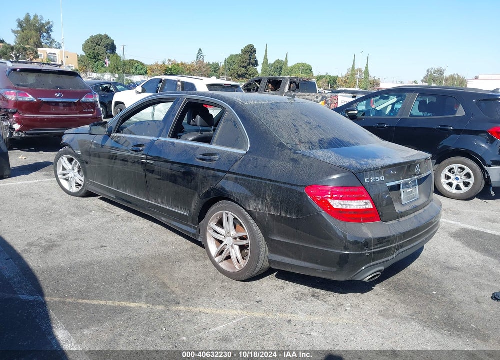 2013 MERCEDES-BENZ C 250 LUXURY/SPORT VIN: WDDGF4HB5DR273551