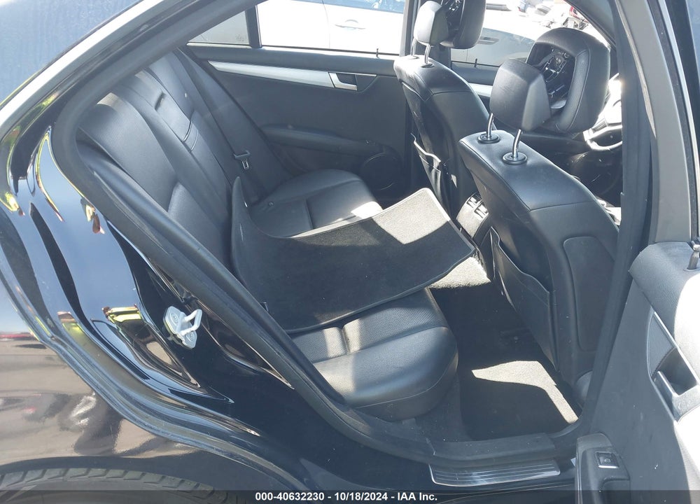 2013 MERCEDES-BENZ C 250 LUXURY/SPORT VIN: WDDGF4HB5DR273551