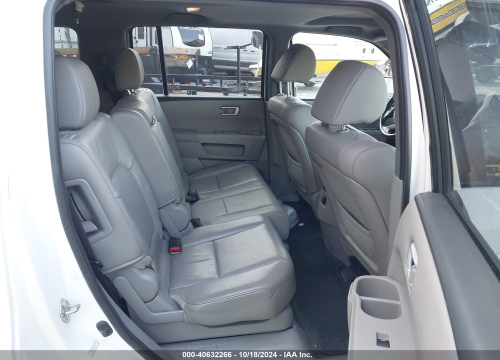 2015 HONDA PILOT EX-L VIN: 5FNYF4H54FB018715
