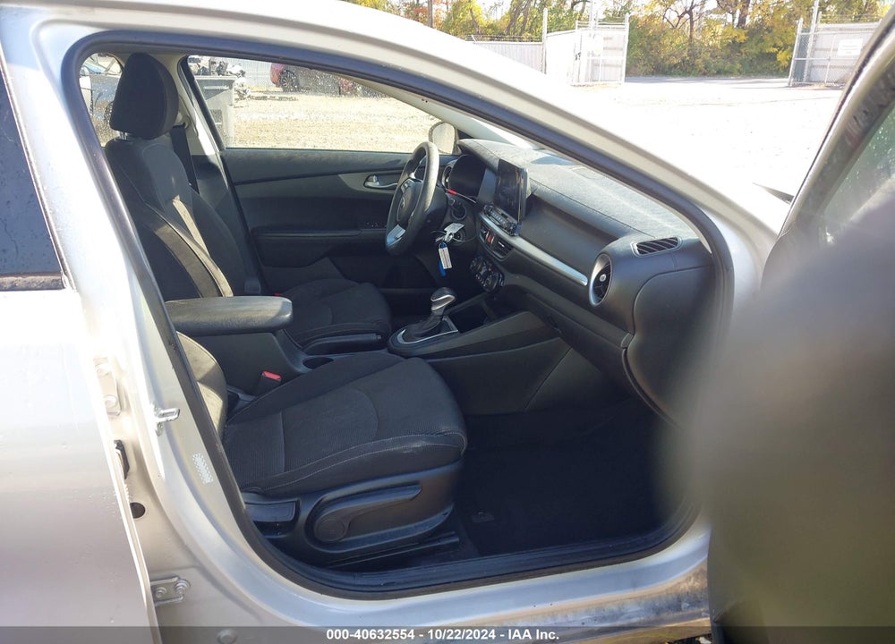 2019 KIA FORTE LXS VIN: 3KPF24AD4KE085867