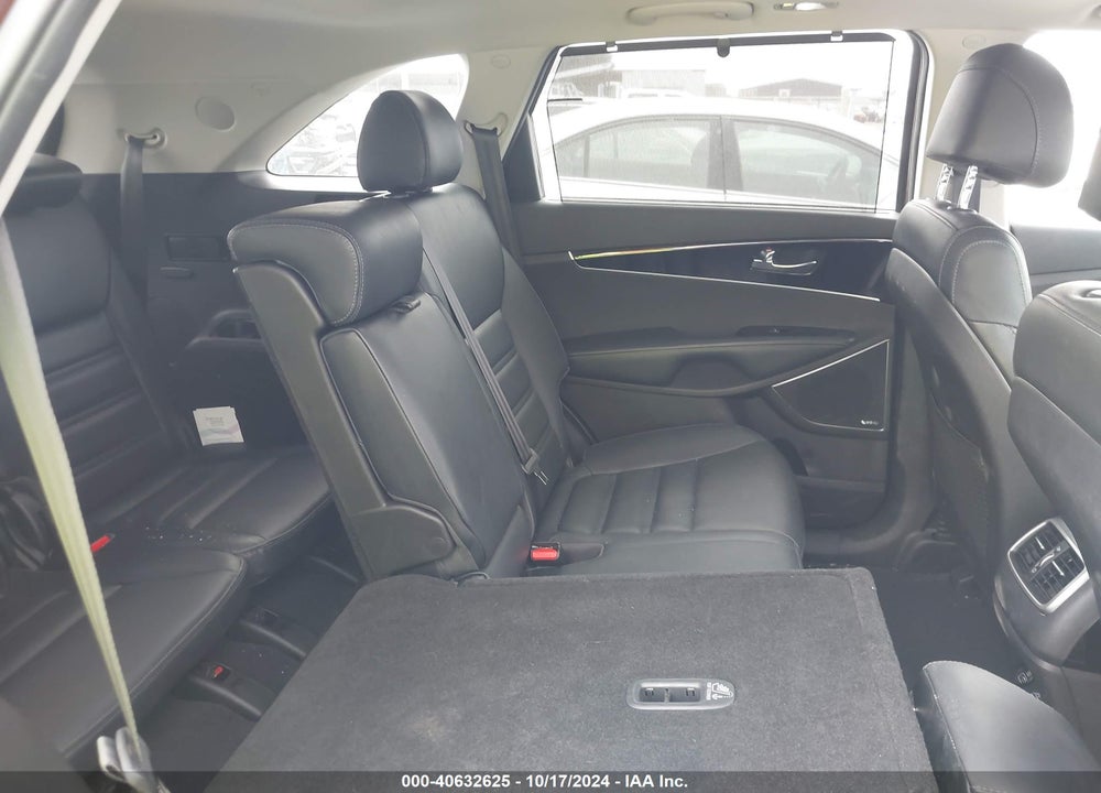 2017 KIA SORENTO 3.3L SX VIN: 5XYPK4A50HG204944