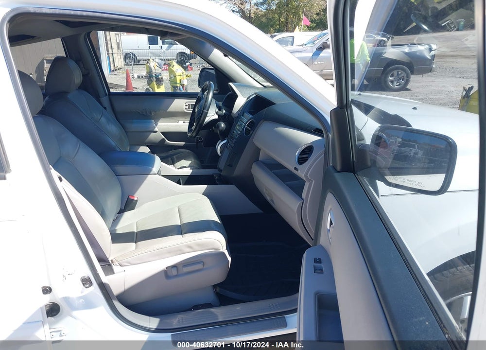 2010 HONDA PILOT EX-L VIN: 5FNYF3H67AB002102