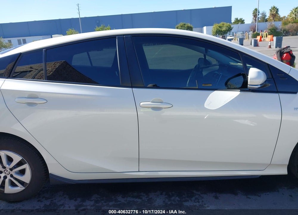 2017 TOYOTA PRIUS TWO VIN: JTDKBRFUXH3043577