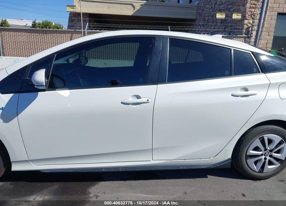 2017 TOYOTA PRIUS TWO VIN: JTDKBRFUXH3043577