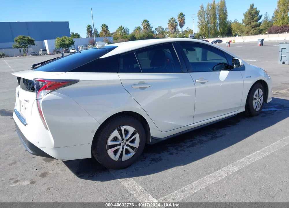 2017 TOYOTA PRIUS TWO VIN: JTDKBRFUXH3043577