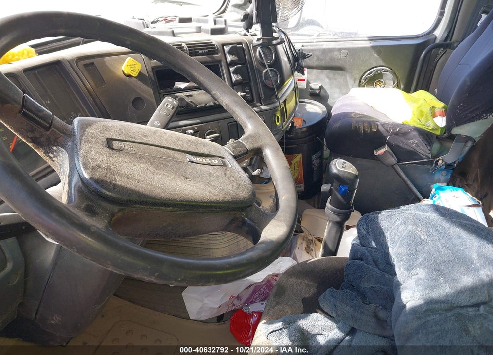2003 VOLVO VHD VIN: 4V5KC9GF93N345534