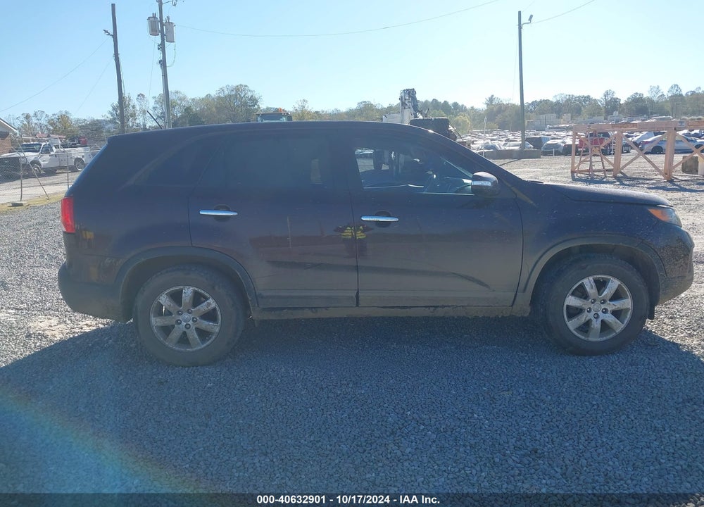 2013 KIA SORENTO LX VIN: 5XYKT4A12DG357954