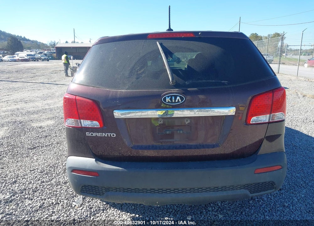2013 KIA SORENTO LX VIN: 5XYKT4A12DG357954