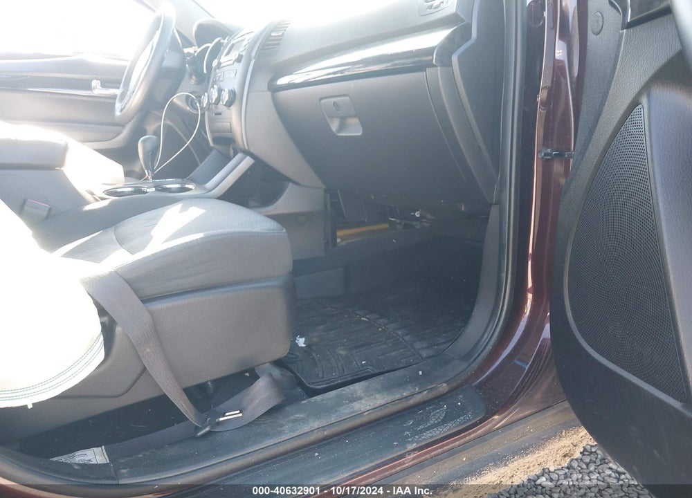 2013 KIA SORENTO LX VIN: 5XYKT4A12DG357954