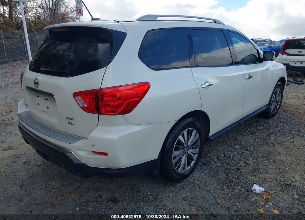 2018 NISSAN PATHFINDER SL VIN: 5N1DR2MM6JC659518