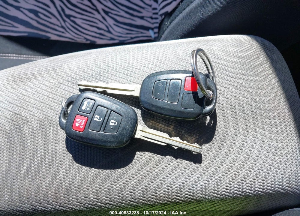 2015 TOYOTA COROLLA VIN: 5YFBURHE3FP292209