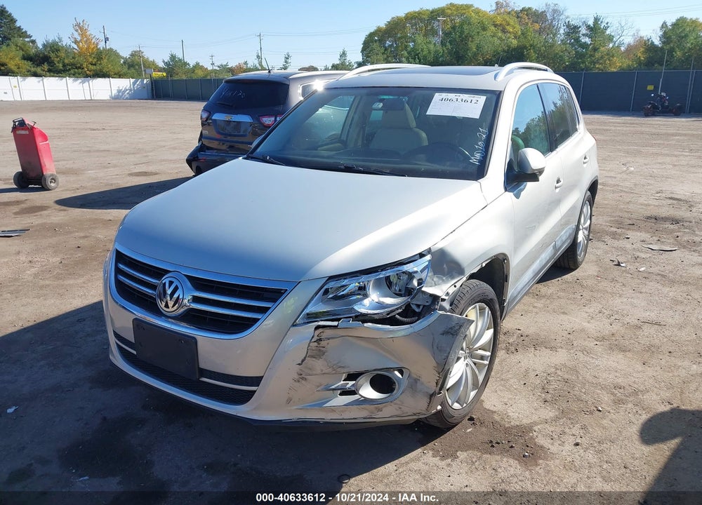 2011 VOLKSWAGEN TIGUAN SE VIN: WVGAV7AX7BW562824