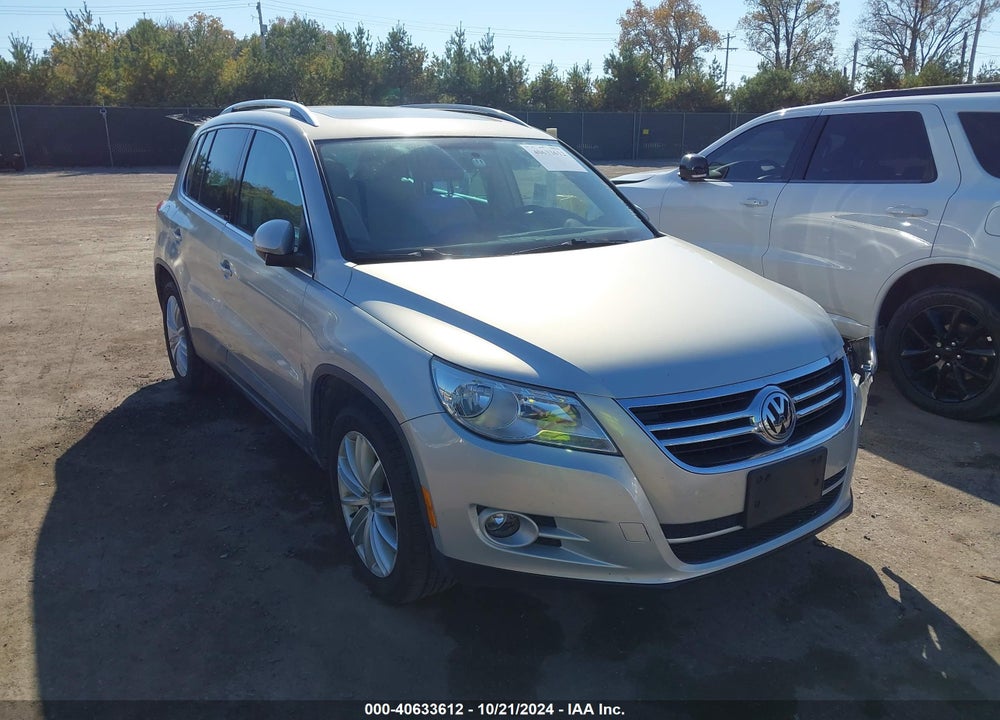 2011 VOLKSWAGEN TIGUAN SE VIN: WVGAV7AX7BW562824