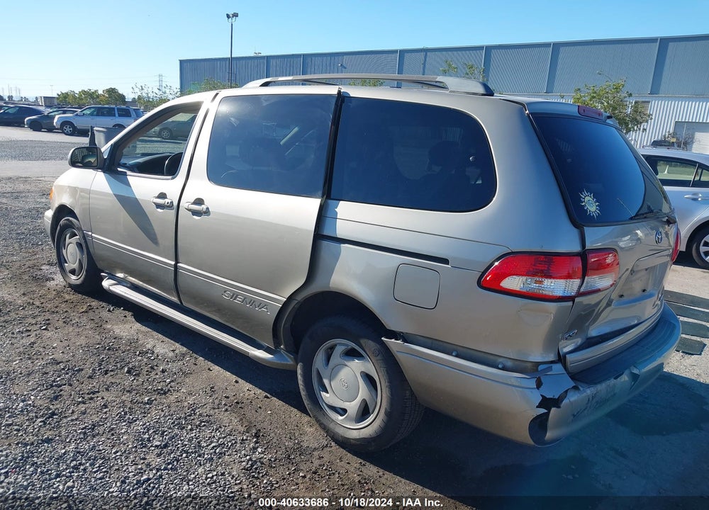 2002 TOYOTA SIENNA XLE VIN: 4T3ZF13C12U453950