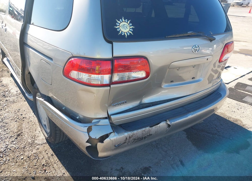 2002 TOYOTA SIENNA XLE VIN: 4T3ZF13C12U453950
