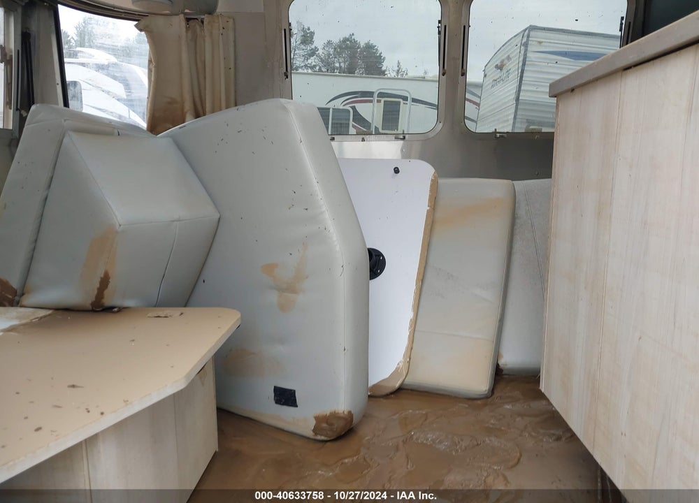 2023 AIRSTREAM INTL27FBQU VIN: 1STTFYL23PJ564349