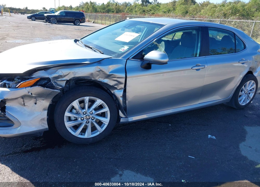 2022 TOYOTA CAMRY LE VIN: 4T1C11AK0NU697567