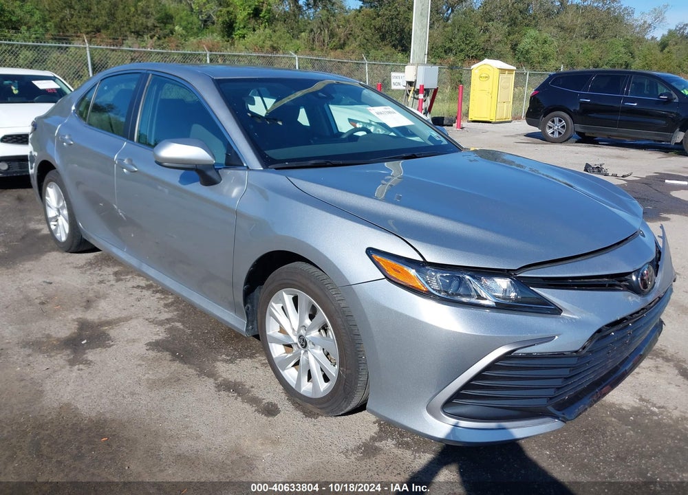 2022 TOYOTA CAMRY LE VIN: 4T1C11AK0NU697567