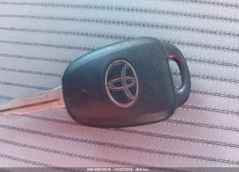 2015 TOYOTA RAV4 XLE VIN: 2T3RFREV4FW401750
