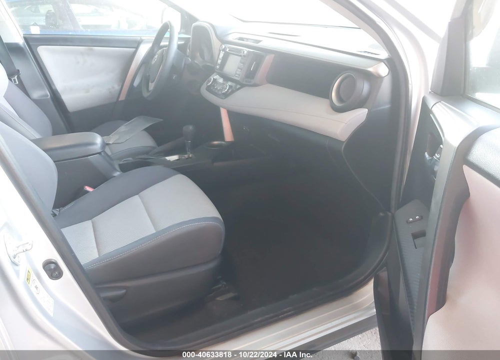 2015 TOYOTA RAV4 XLE VIN: 2T3RFREV4FW401750