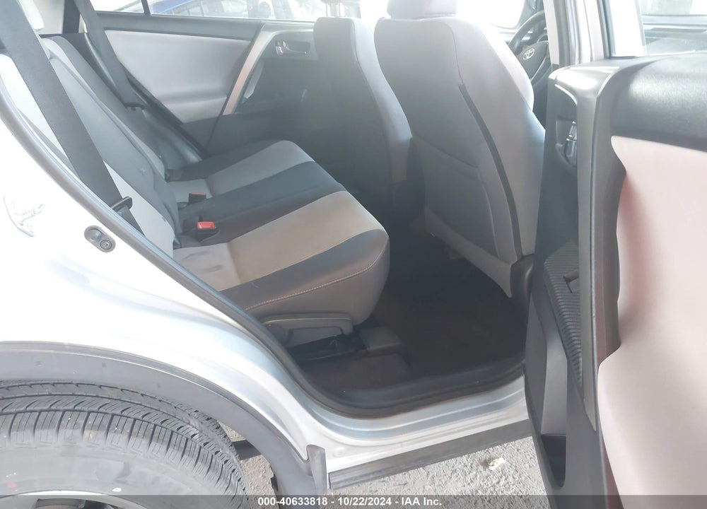 2015 TOYOTA RAV4 XLE VIN: 2T3RFREV4FW401750