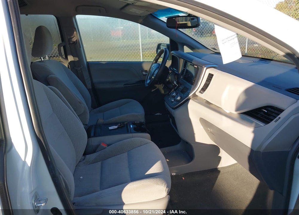 2017 TOYOTA SIENNA LE 8 PASSENGER VIN: 5TDKZ3DCXHS883943