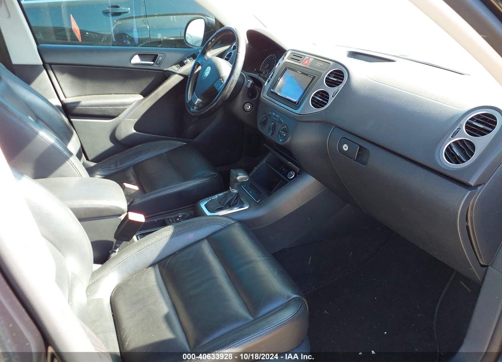 2010 VOLKSWAGEN TIGUAN SE VIN: WVGBV7AX5AW507999