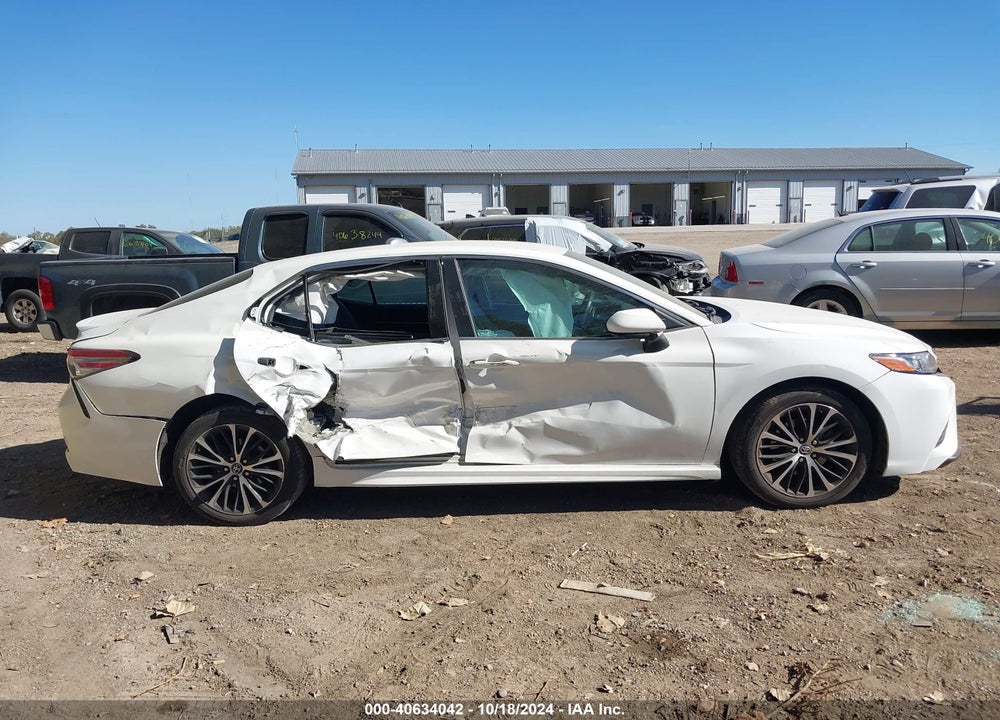 2018 TOYOTA CAMRY SE VIN: 4T1B11HK4JU070706