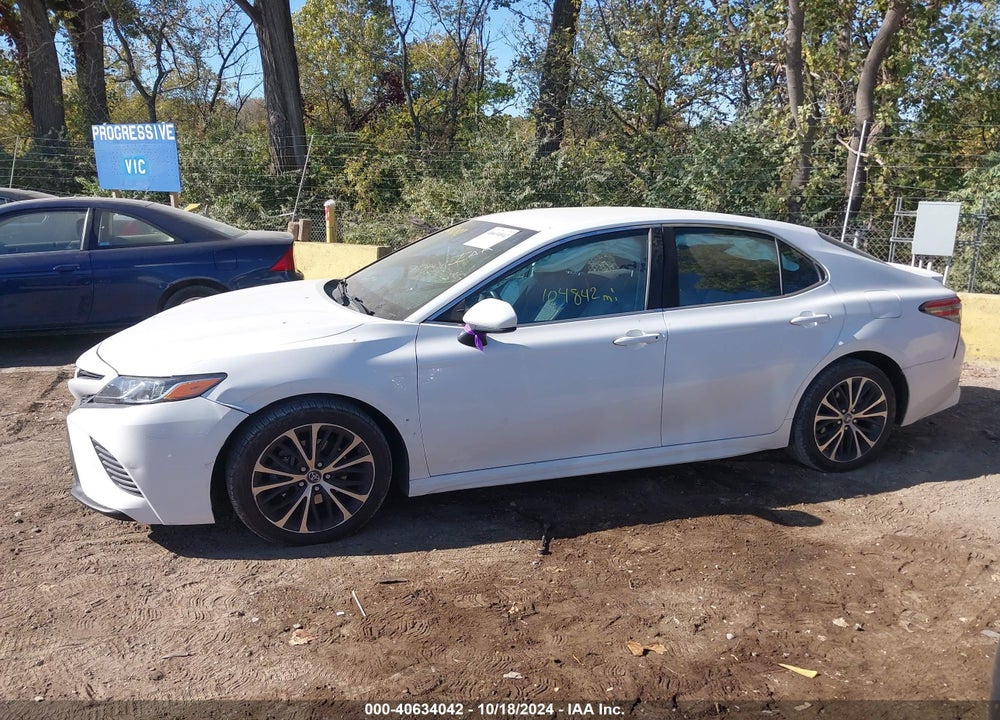 2018 TOYOTA CAMRY SE VIN: 4T1B11HK4JU070706