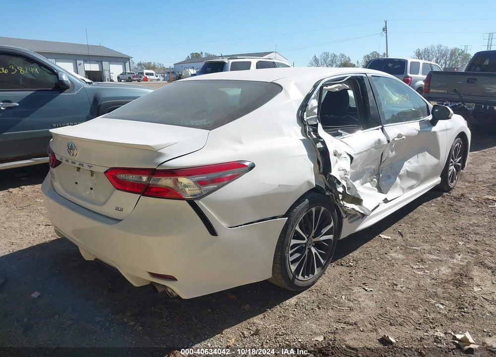 2018 TOYOTA CAMRY SE VIN: 4T1B11HK4JU070706