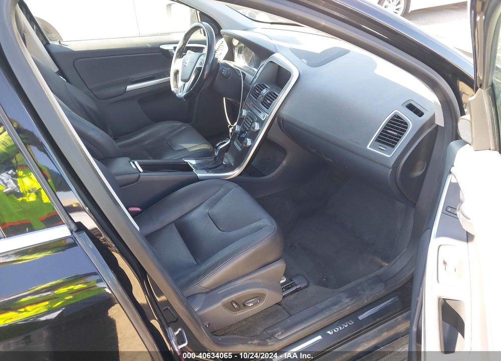 2016 VOLVO XC60 T5 DRIVE-E PLATINUM VIN: YV440MDM7G2783268