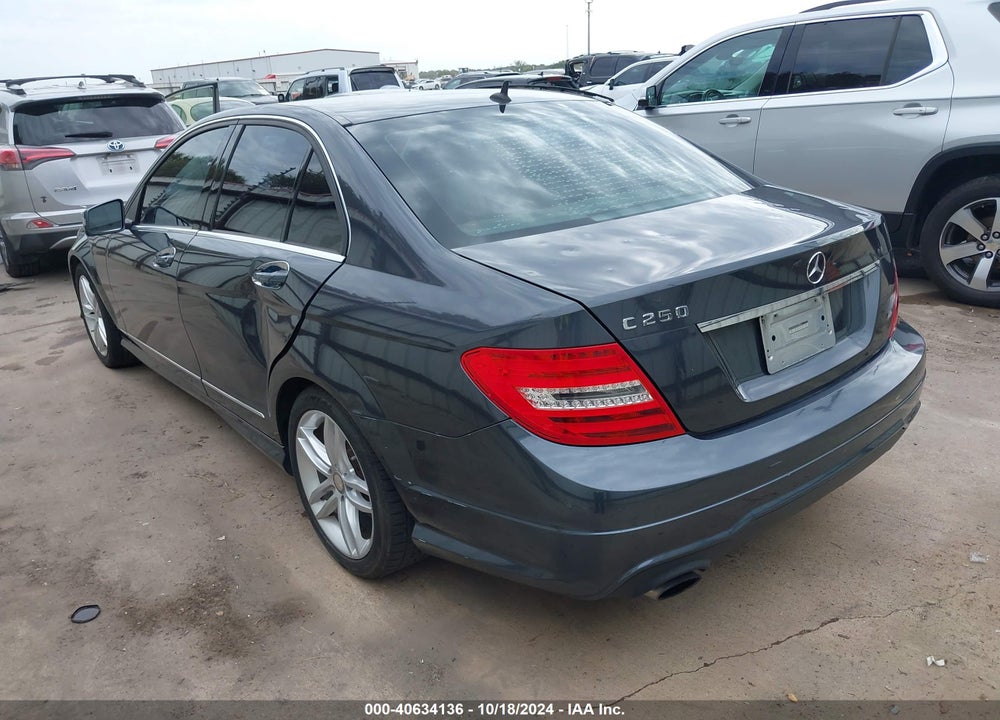 2013 MERCEDES-BENZ C 250 LUXURY/SPORT VIN: WDDGF4HB5DR293282