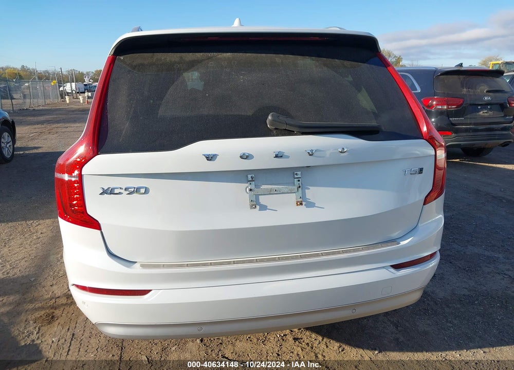 2022 VOLVO XC90 T5 MOMENTUM 7 PASSENGER VIN: YV4102PK9N1793059