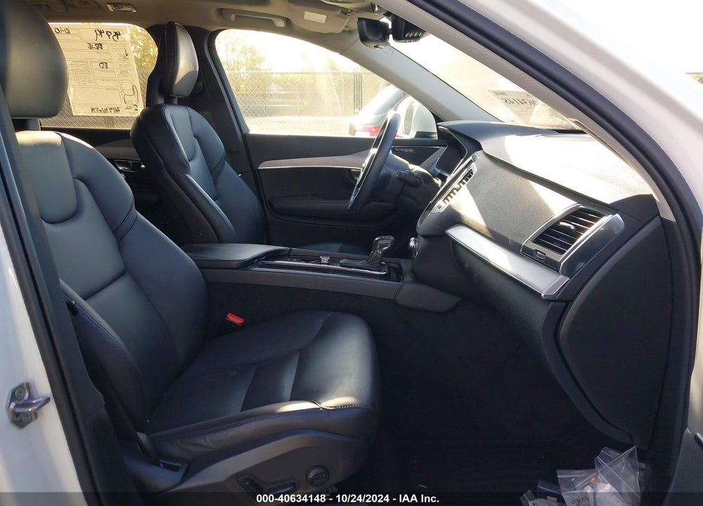 2022 VOLVO XC90 T5 MOMENTUM 7 PASSENGER VIN: YV4102PK9N1793059