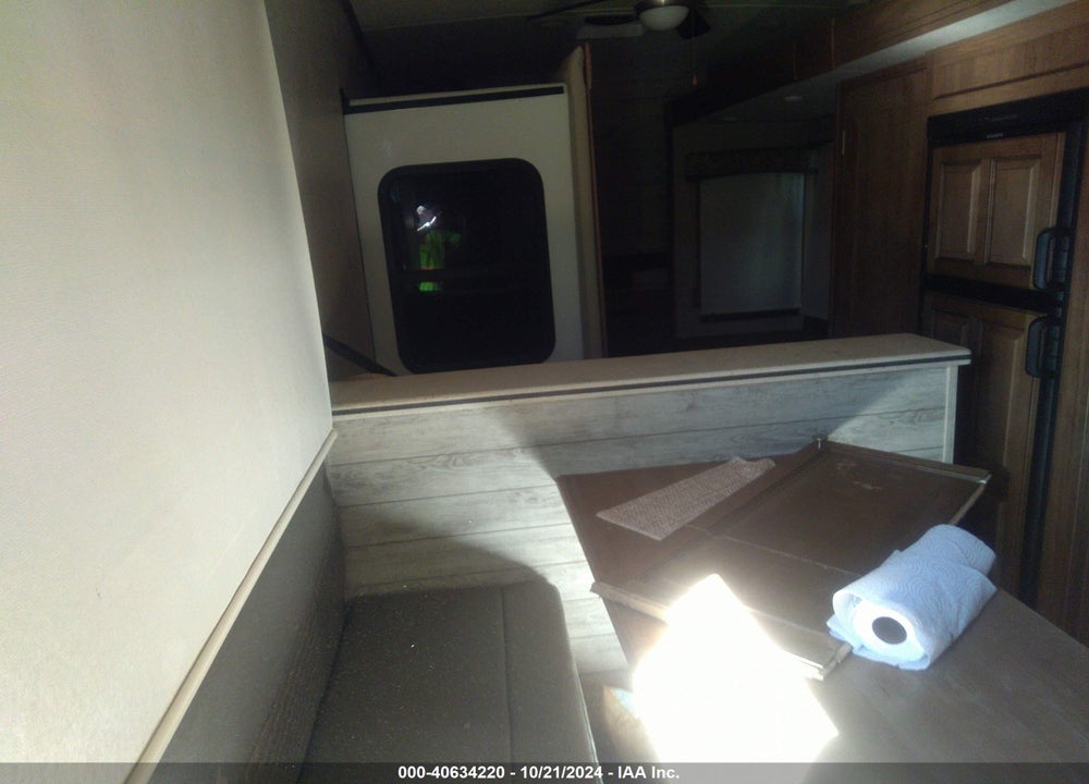 2018 FLAGSTAFF TRAVEL TRAILER VIN: 4X4FFLE23J1883585