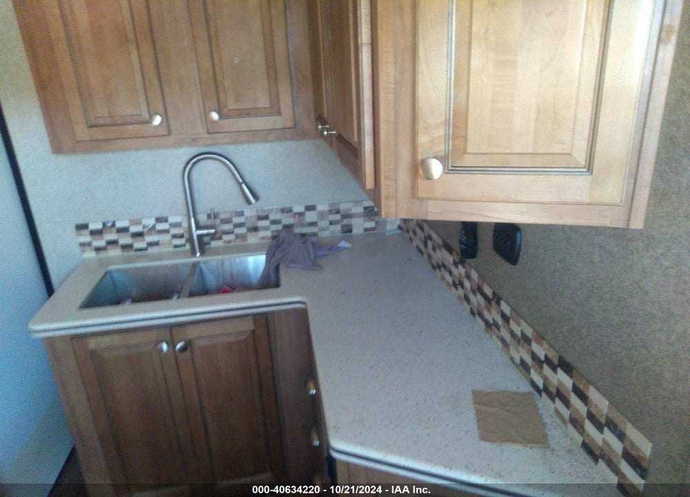2018 FLAGSTAFF TRAVEL TRAILER VIN: 4X4FFLE23J1883585