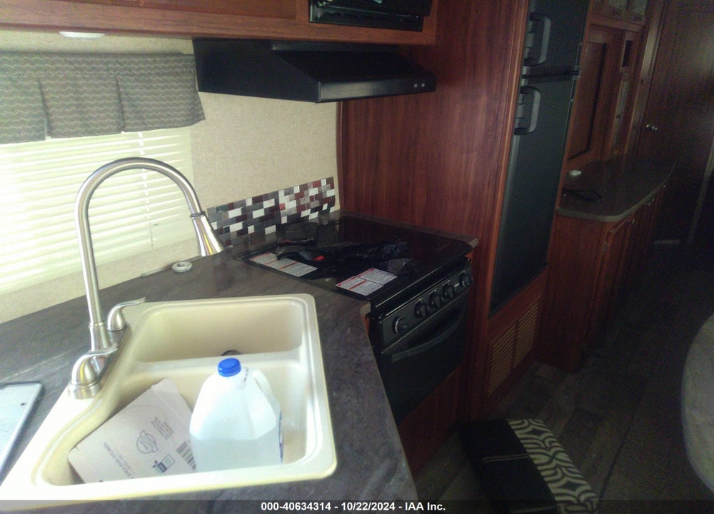 2018 HEARTLAND TRAVEL TRAILER VIN: 5SFNB3623JE356566