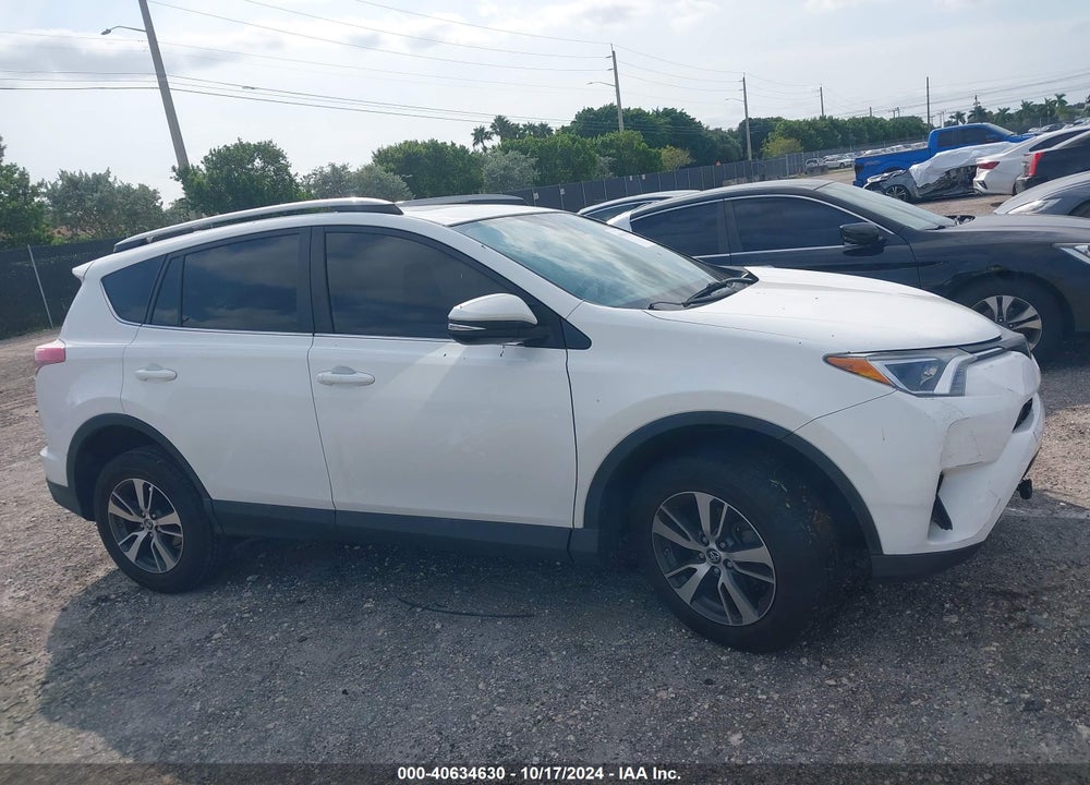 2018 TOYOTA RAV4 ADVENTURE/XLE VIN: 2T3WFREV0JW519564