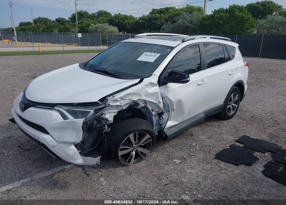 2018 TOYOTA RAV4 ADVENTURE/XLE VIN: 2T3WFREV0JW519564