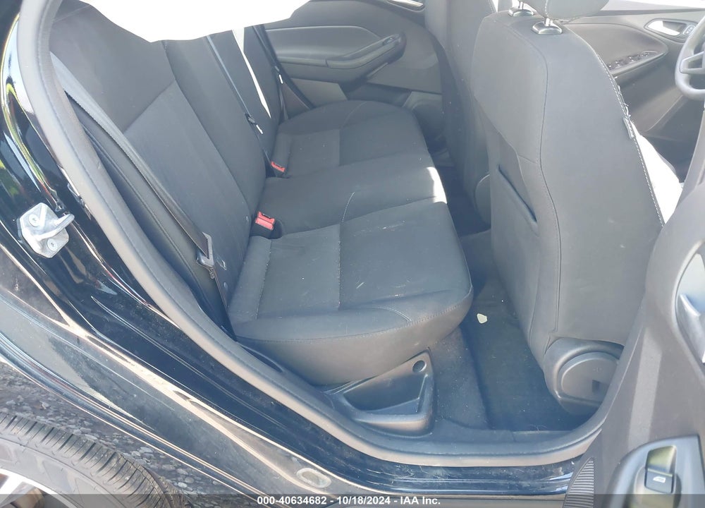 2018 FORD FOCUS SE VIN: 1FADP3FE3JL330366