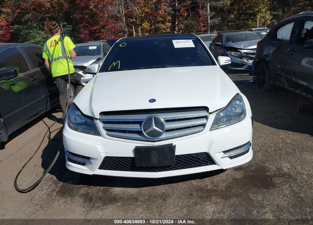 2013 MERCEDES-BENZ C 250 LUXURY/SPORT VIN: WDDGF4HB7DR242415