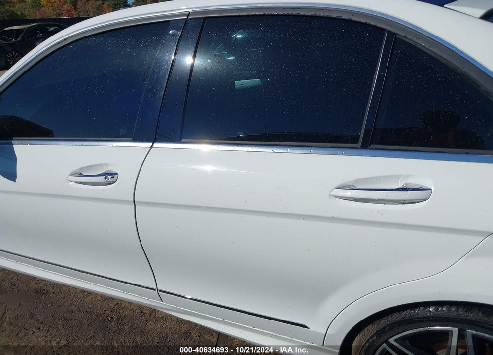 2013 MERCEDES-BENZ C 250 LUXURY/SPORT VIN: WDDGF4HB7DR242415