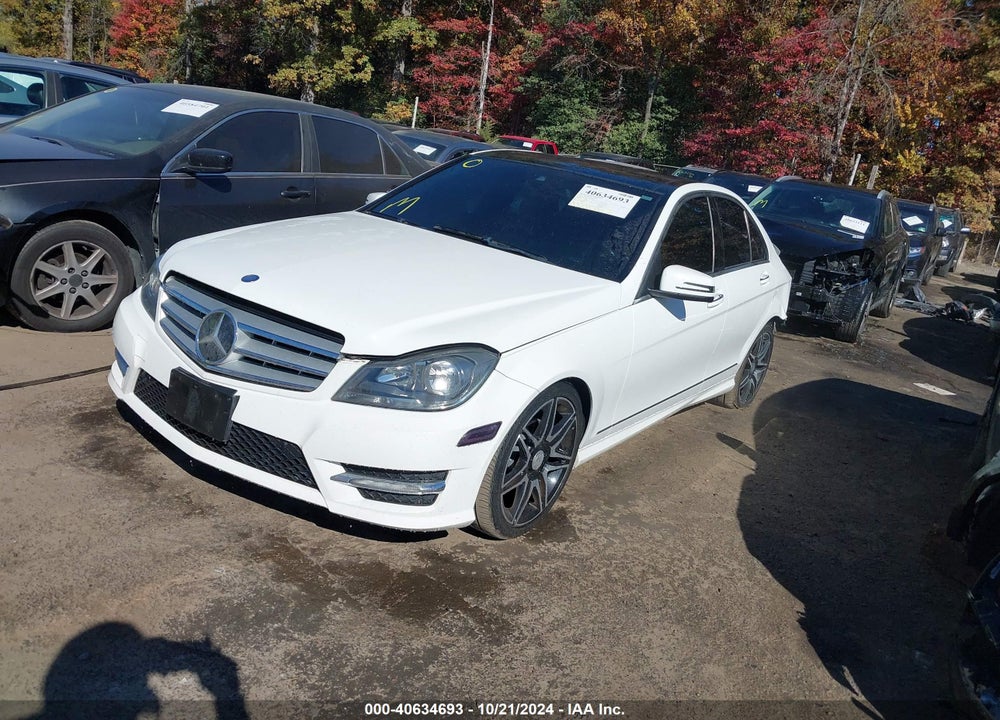 2013 MERCEDES-BENZ C 250 LUXURY/SPORT VIN: WDDGF4HB7DR242415