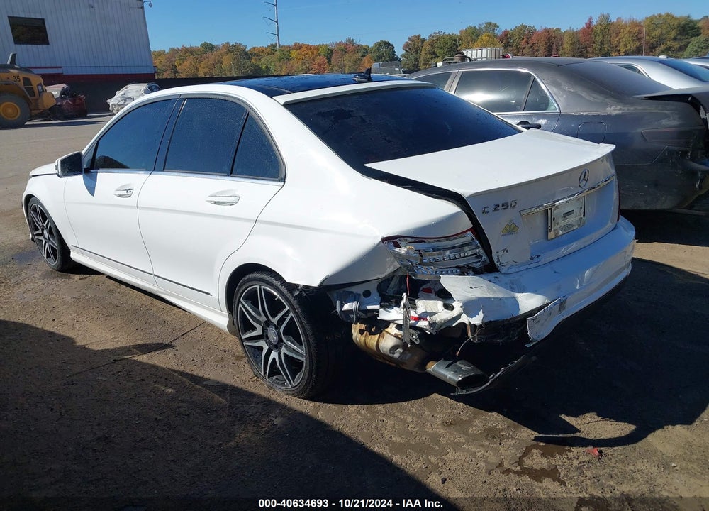 2013 MERCEDES-BENZ C 250 LUXURY/SPORT VIN: WDDGF4HB7DR242415