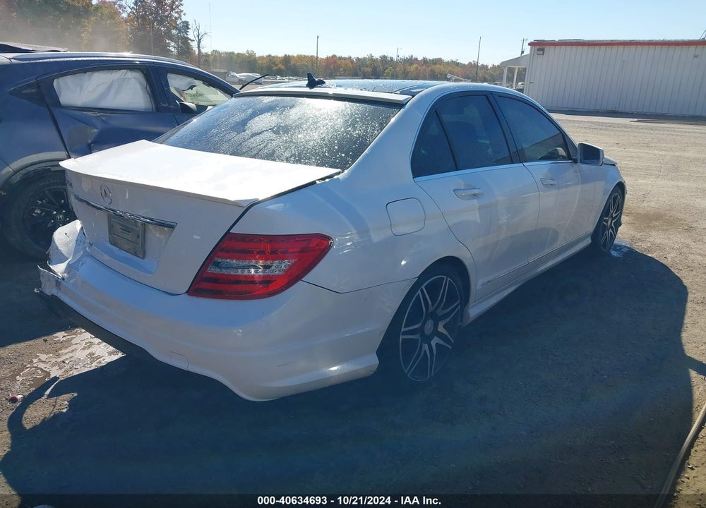 2013 MERCEDES-BENZ C 250 LUXURY/SPORT VIN: WDDGF4HB7DR242415