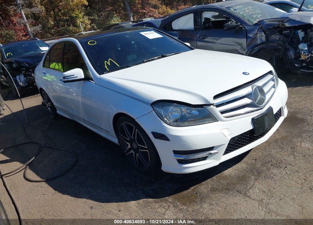 2013 MERCEDES-BENZ C 250 LUXURY/SPORT VIN: WDDGF4HB7DR242415