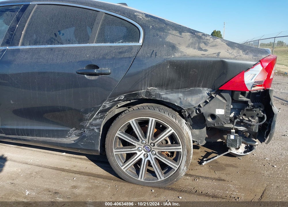 2016 VOLVO S60 VIN: YV149MFK6G2395690